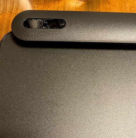 ロジクール Masterシリーズ MX KEYS KX800をちょっとだけ分解してみた　ゴム足左