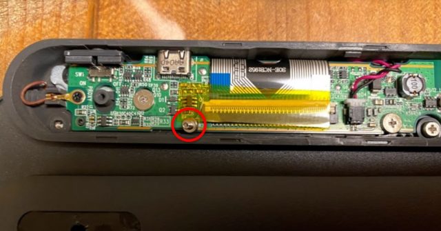 ロジクール Masterシリーズ MX KEYS KX800をちょっとだけ分解してみた　カバー内左