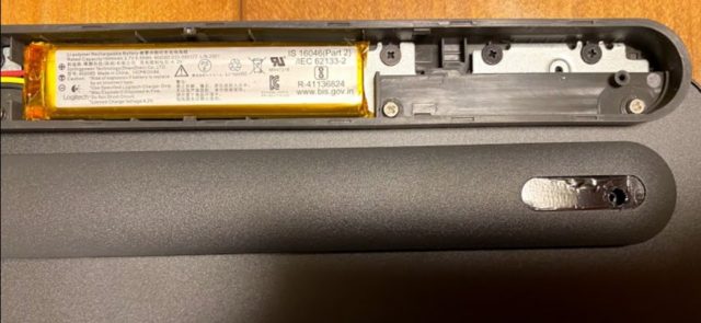 ロジクール Masterシリーズ MX KEYS KX800をちょっとだけ分解してみた　ケース内右