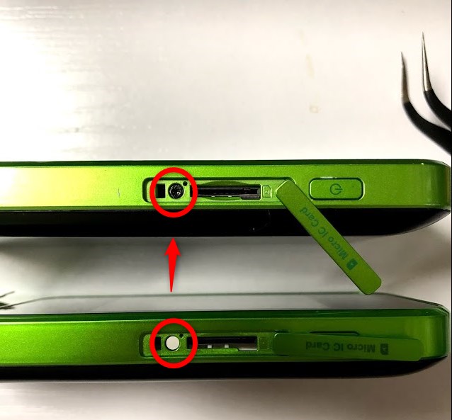 Speed Wi-Fi NEXT W04 を分解してみた　外装外し1